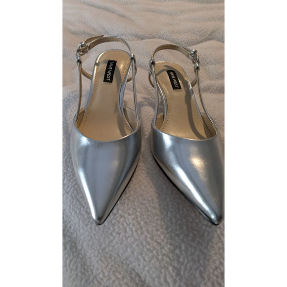 Nine West Silver Metallic Slingback Kitten Heels Pointed Toe Elegant Pumps 6 1/2 - Picture 3 of 8